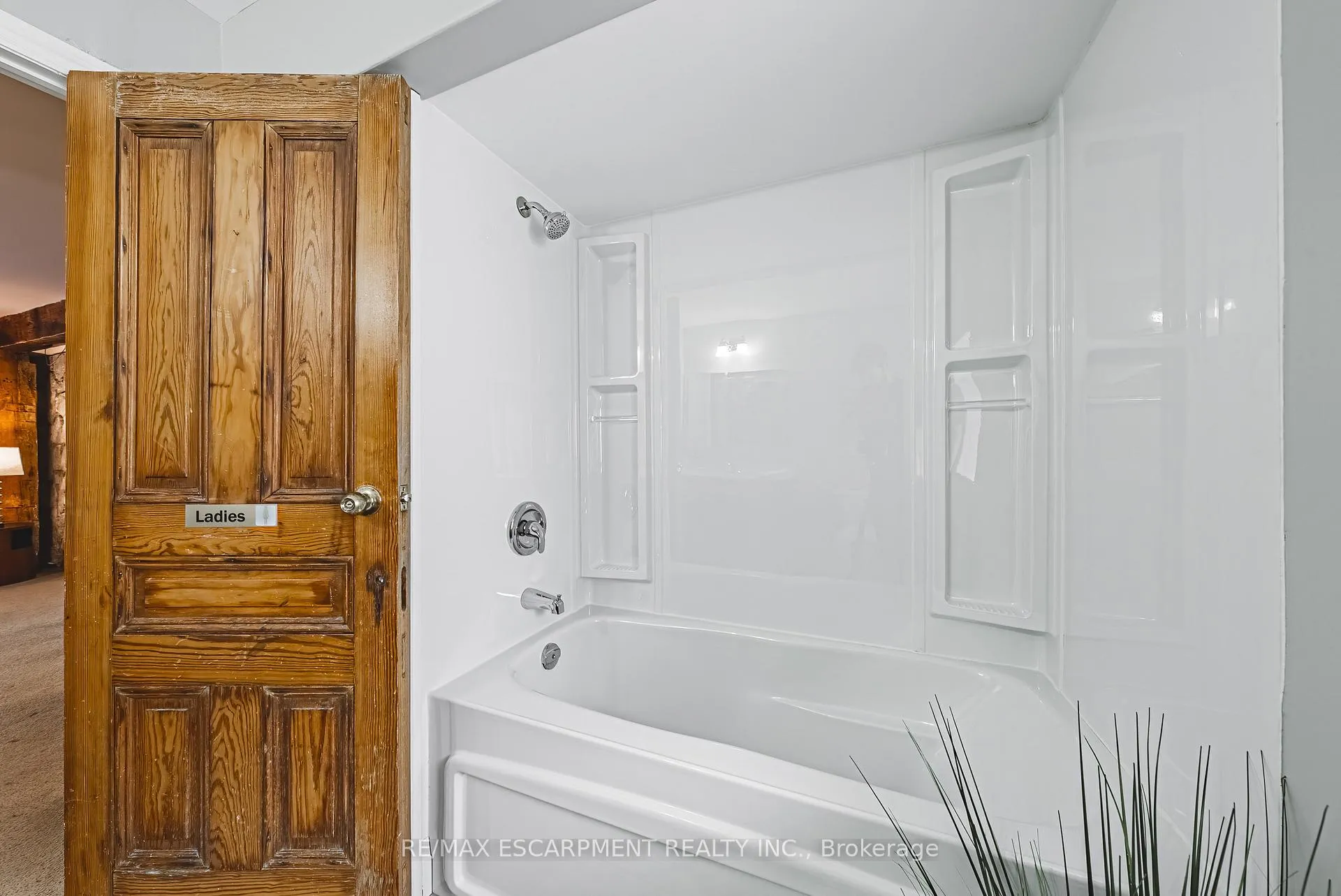Photo 15 of 110 Freelton Road, Hamilton, Freelton — HOMEH