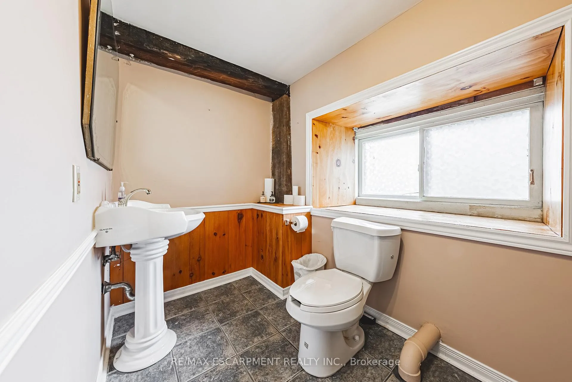 Photo 21 of 110 Freelton Road, Hamilton, Freelton — HOMEH