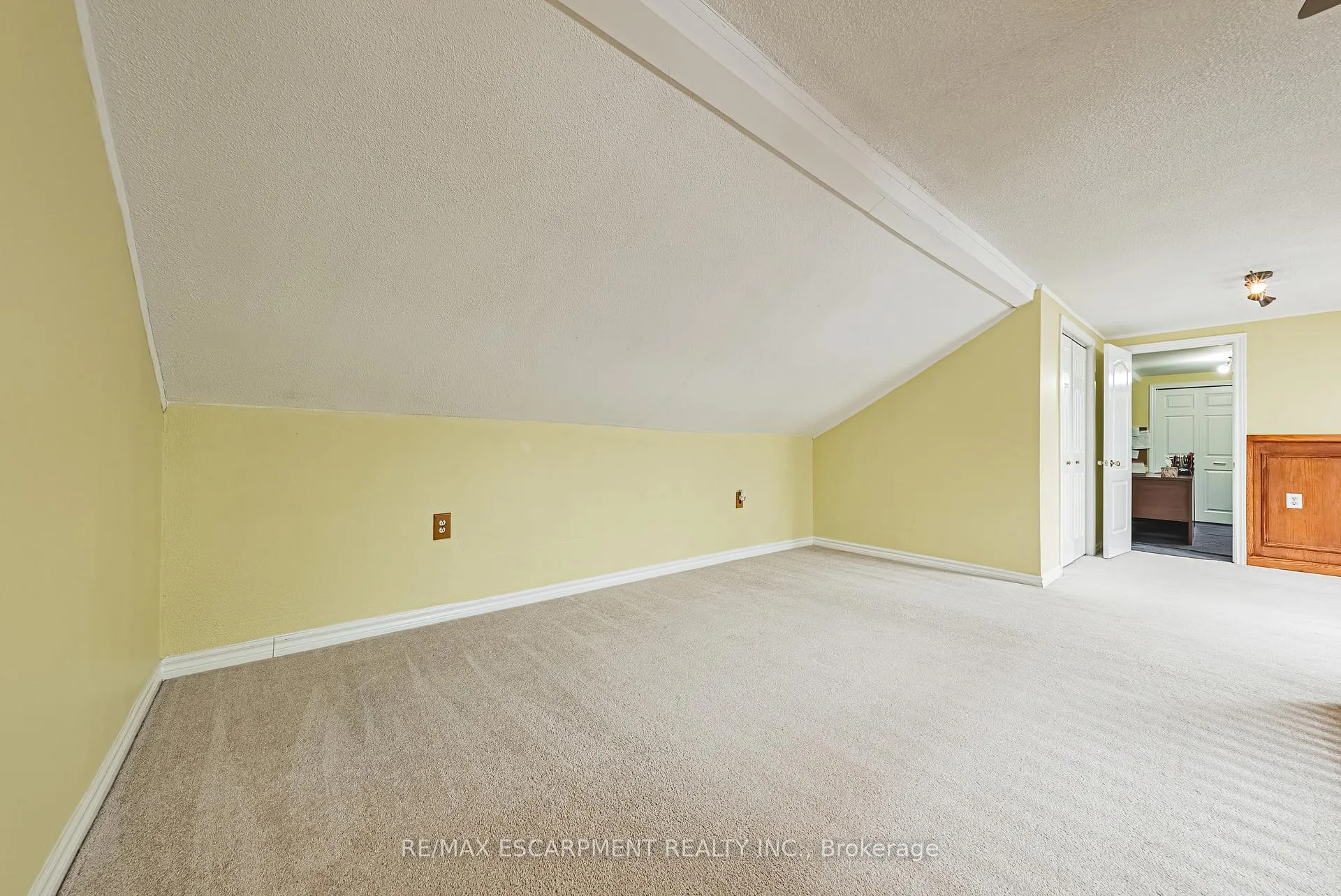 Photo 25 of 110 Freelton Road, Hamilton, Freelton — HOMEH