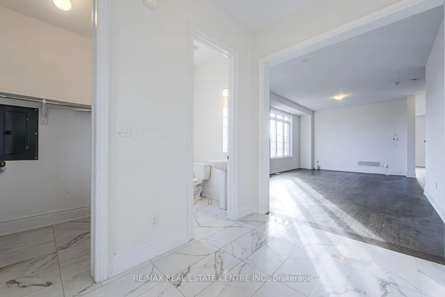 Photo 3 of 2492 Orchestrate (upper) Drive, Oshawa, Windfields — HOMEH