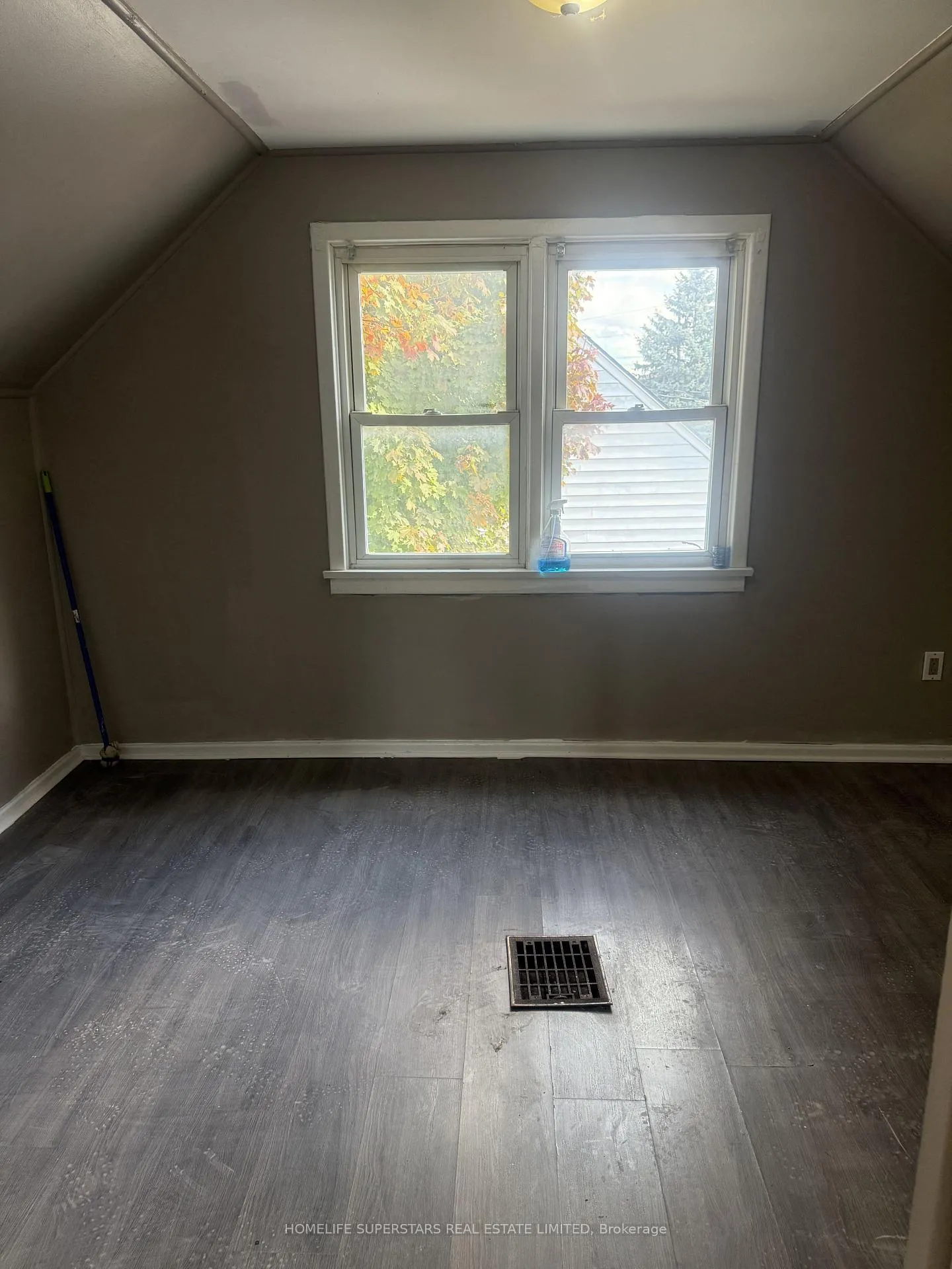 Photo 3 of Unit UNIT#1, 6391 Mcleod Road, Niagara Falls, Dorchester — HOMEH