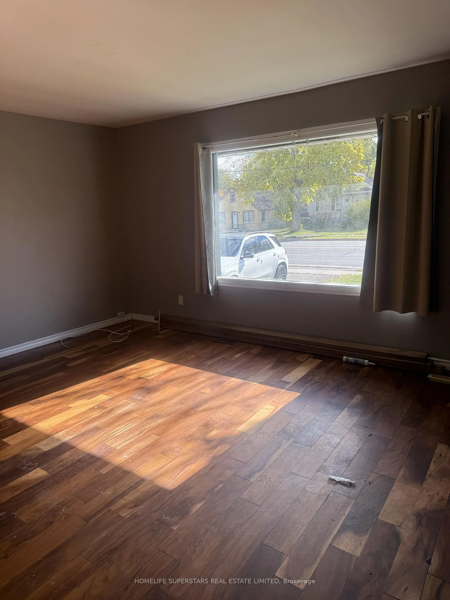 Photo 5 of Unit UNIT#1, 6391 Mcleod Road, Niagara Falls, Dorchester — HOMEH