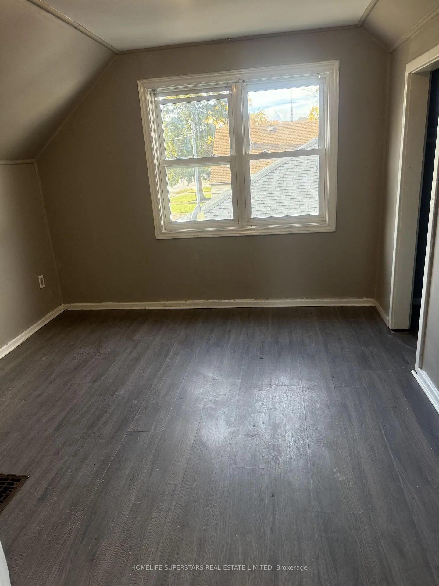 Photo 9 of Unit UNIT#1, 6391 Mcleod Road, Niagara Falls, Dorchester — HOMEH