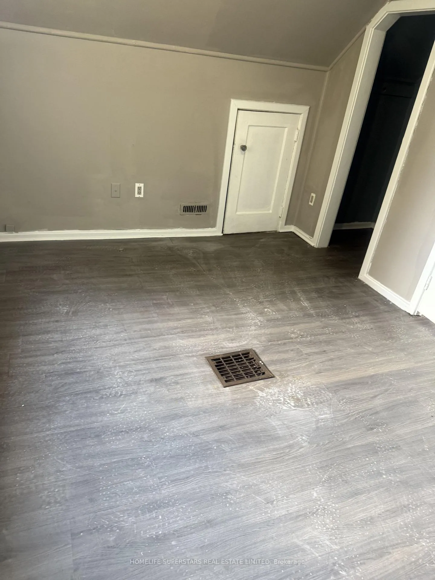 Photo 10 of Unit UNIT#1, 6391 Mcleod Road, Niagara Falls, Dorchester — HOMEH