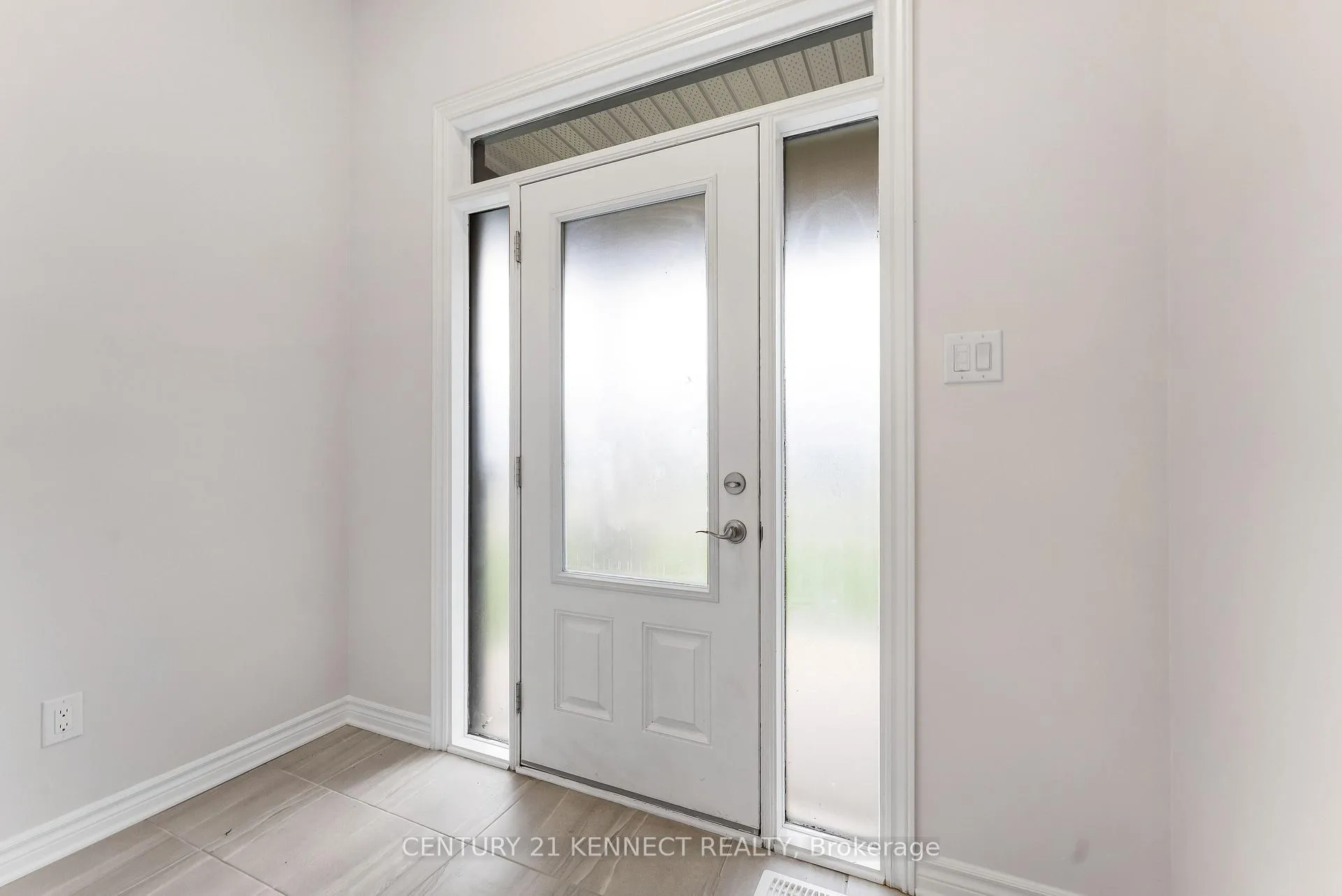 Photo 2 of 324 Ventoux Avenue, Ottawa, Notting Hill/Summerside — HOMEH