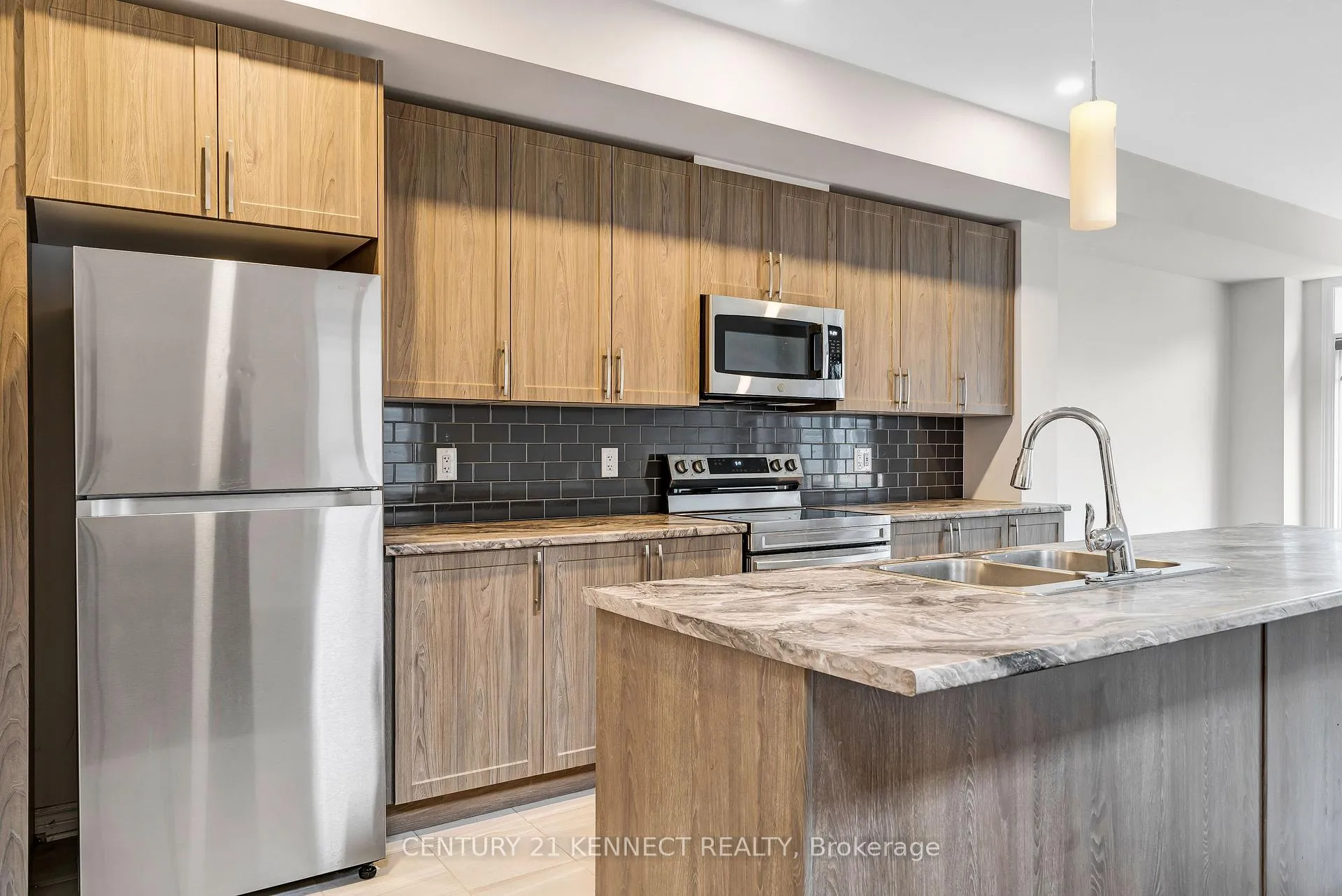 Photo 5 of 324 Ventoux Avenue, Ottawa, Notting Hill/Summerside — HOMEH