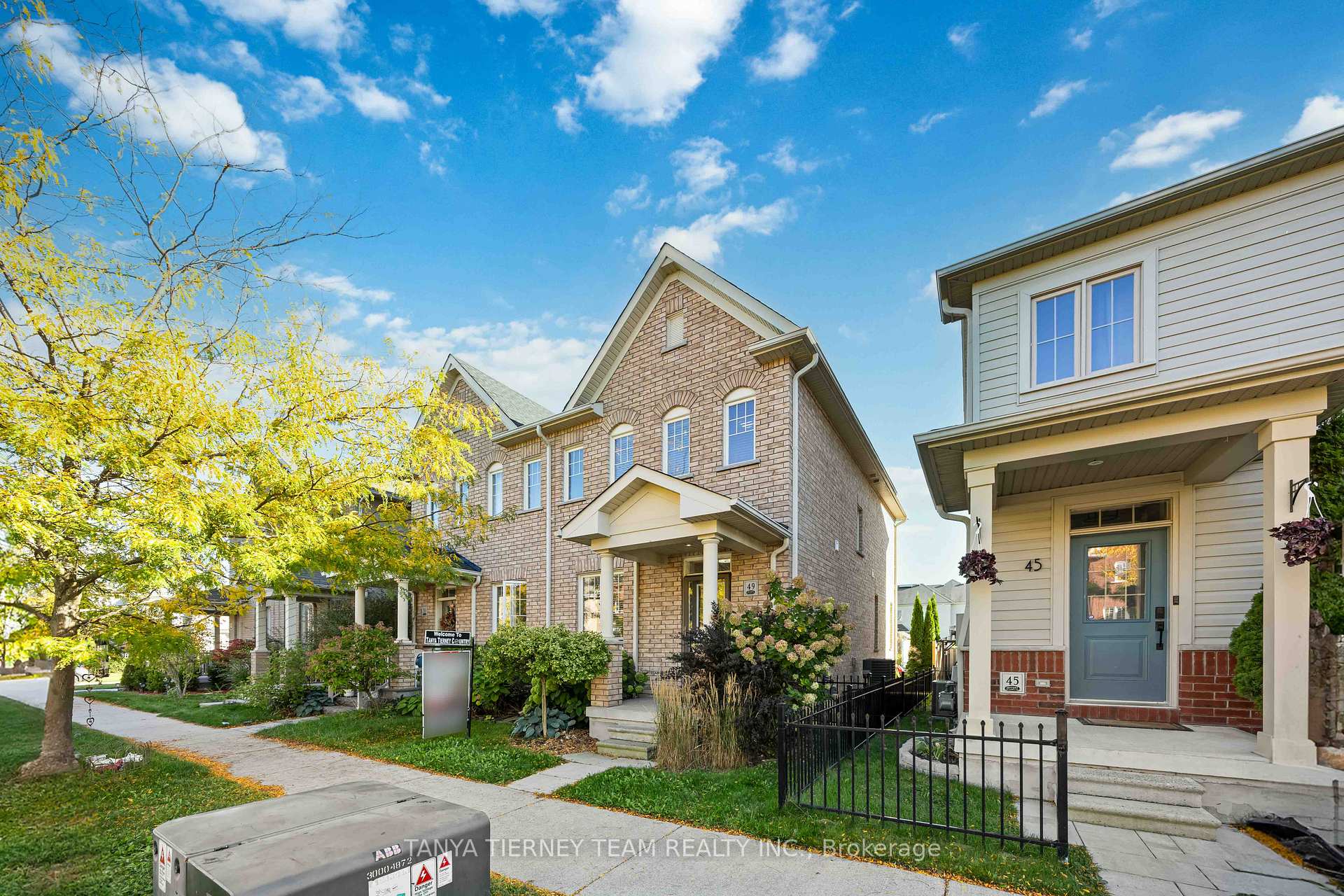 Photo 2 of 49 Ted Miller Crescent, Clarington, Bowmanville — HOMEH