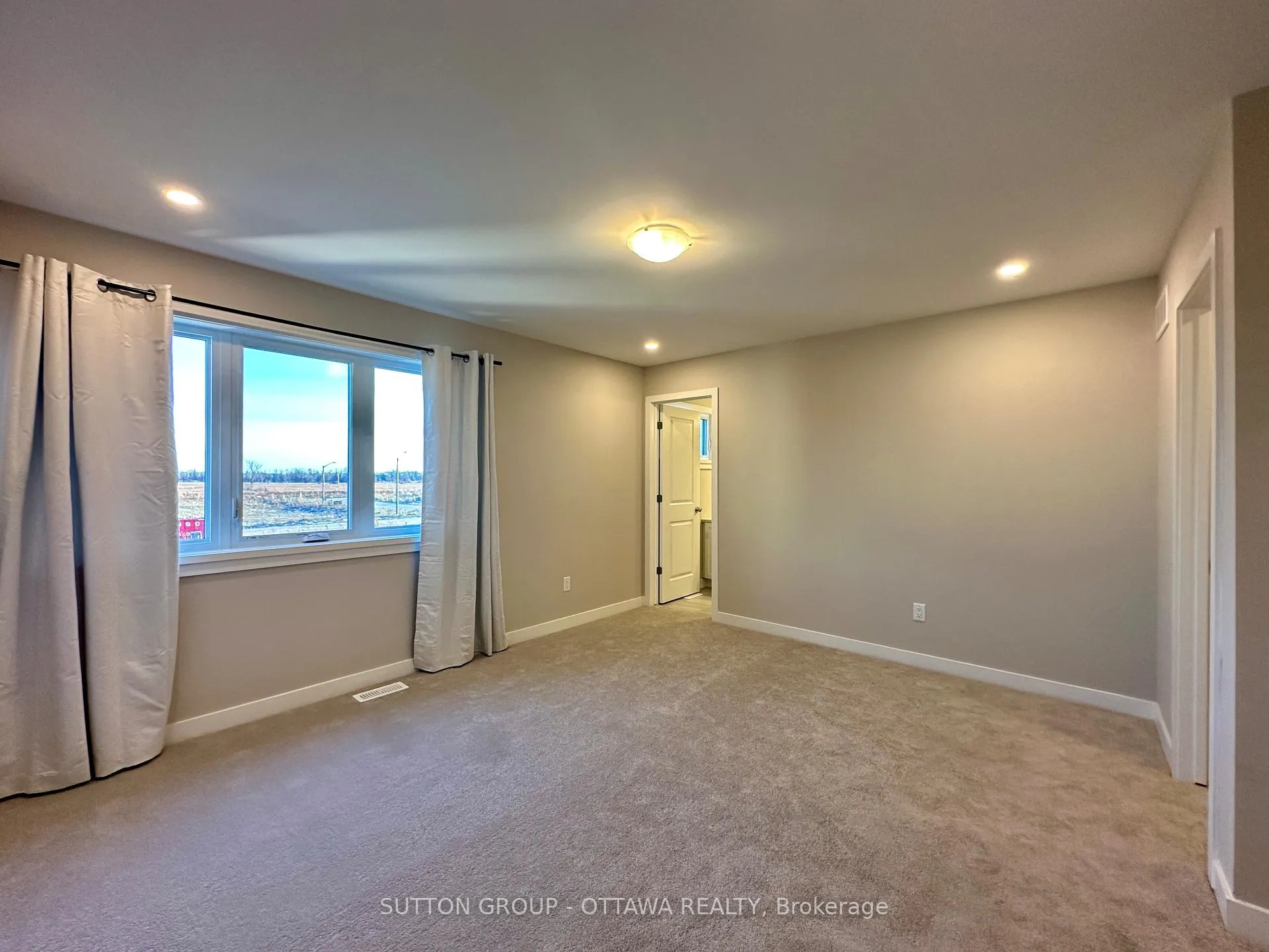 Photo 11 of 1047 Acoustic Way, Ottawa, Riverside South/Gloucester Glen — HOMEH