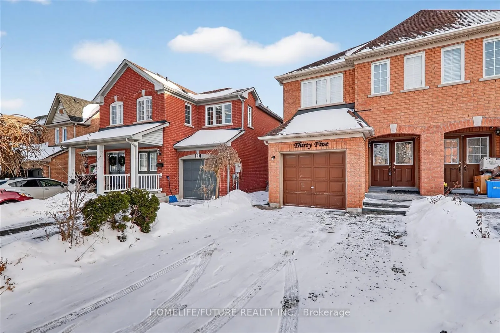 Photo 3 of 35 Tara Crescent, Markham, Cedarwood — HOMEH