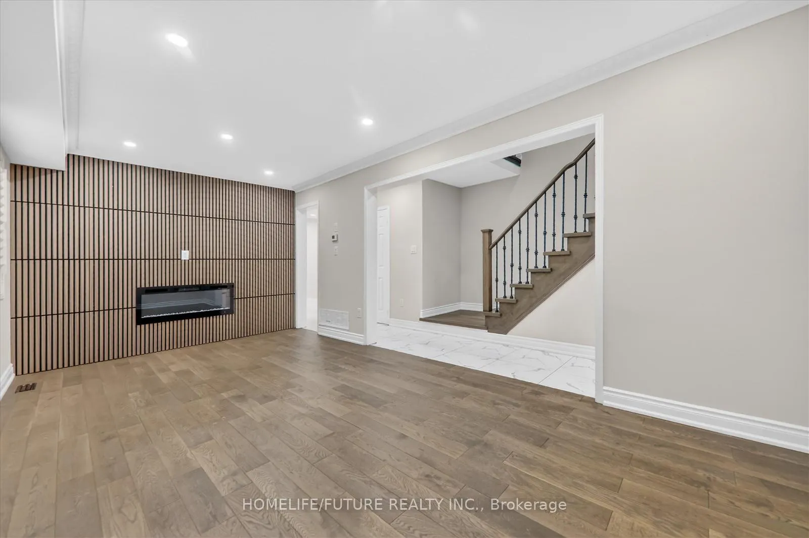 Photo 7 of 35 Tara Crescent, Markham, Cedarwood — HOMEH