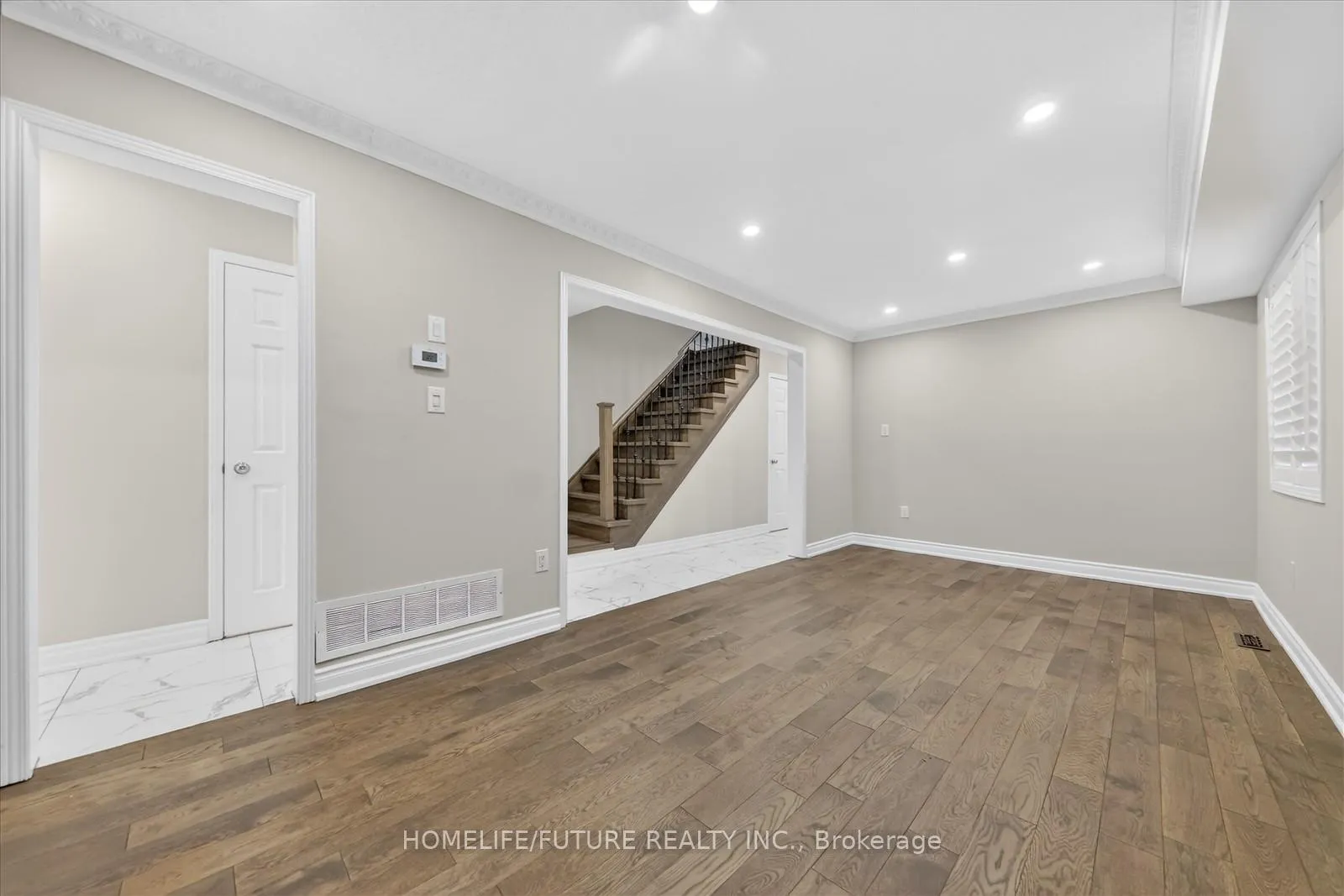 Photo 8 of 35 Tara Crescent, Markham, Cedarwood — HOMEH