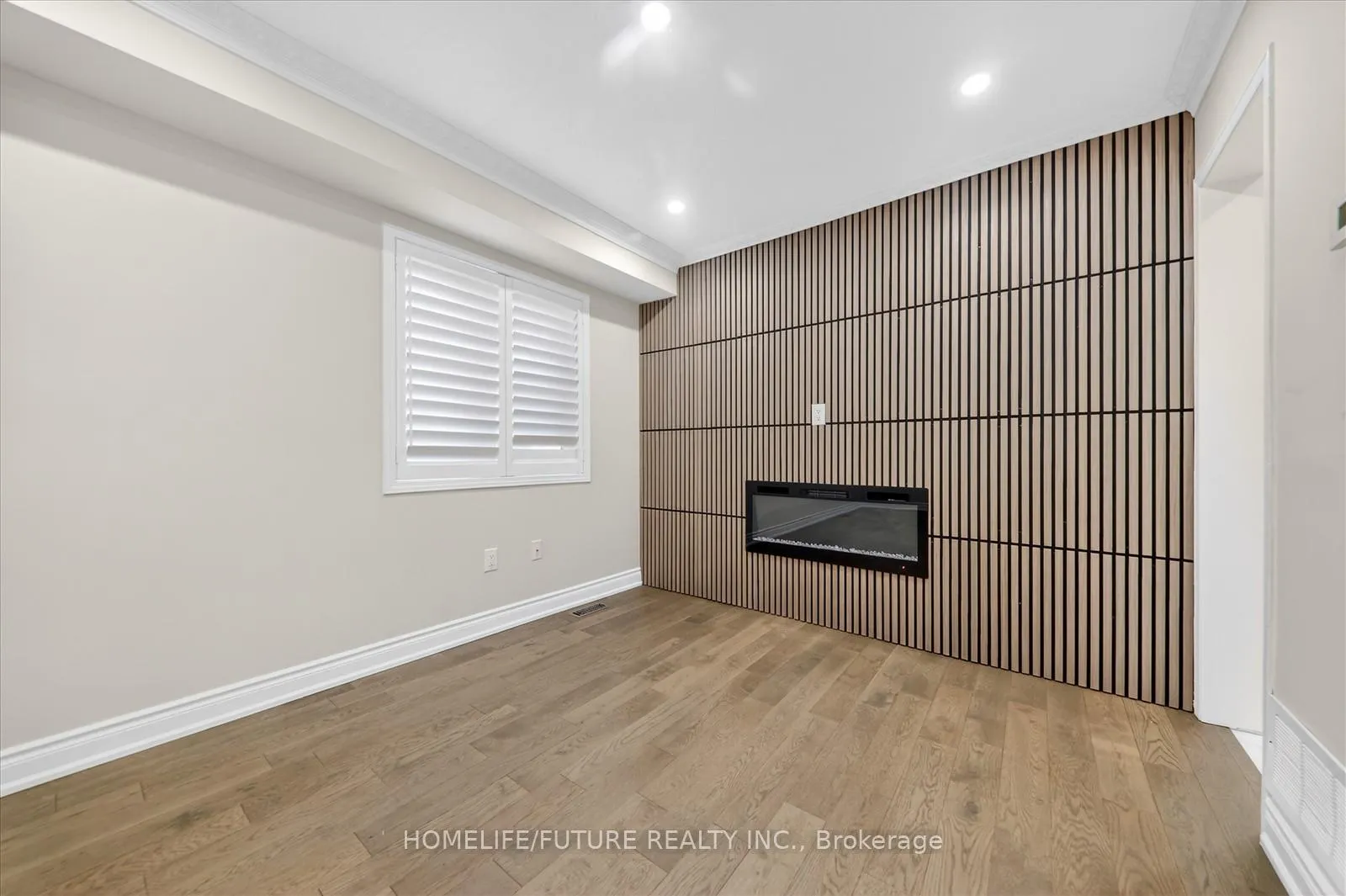 Photo 10 of 35 Tara Crescent, Markham, Cedarwood — HOMEH