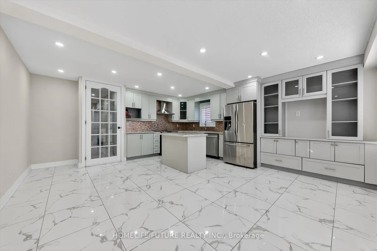 Photo 12 of 35 Tara Crescent, Markham, Cedarwood — HOMEH