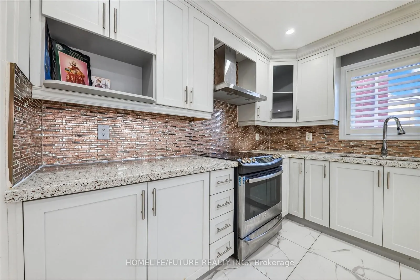 Photo 14 of 35 Tara Crescent, Markham, Cedarwood — HOMEH