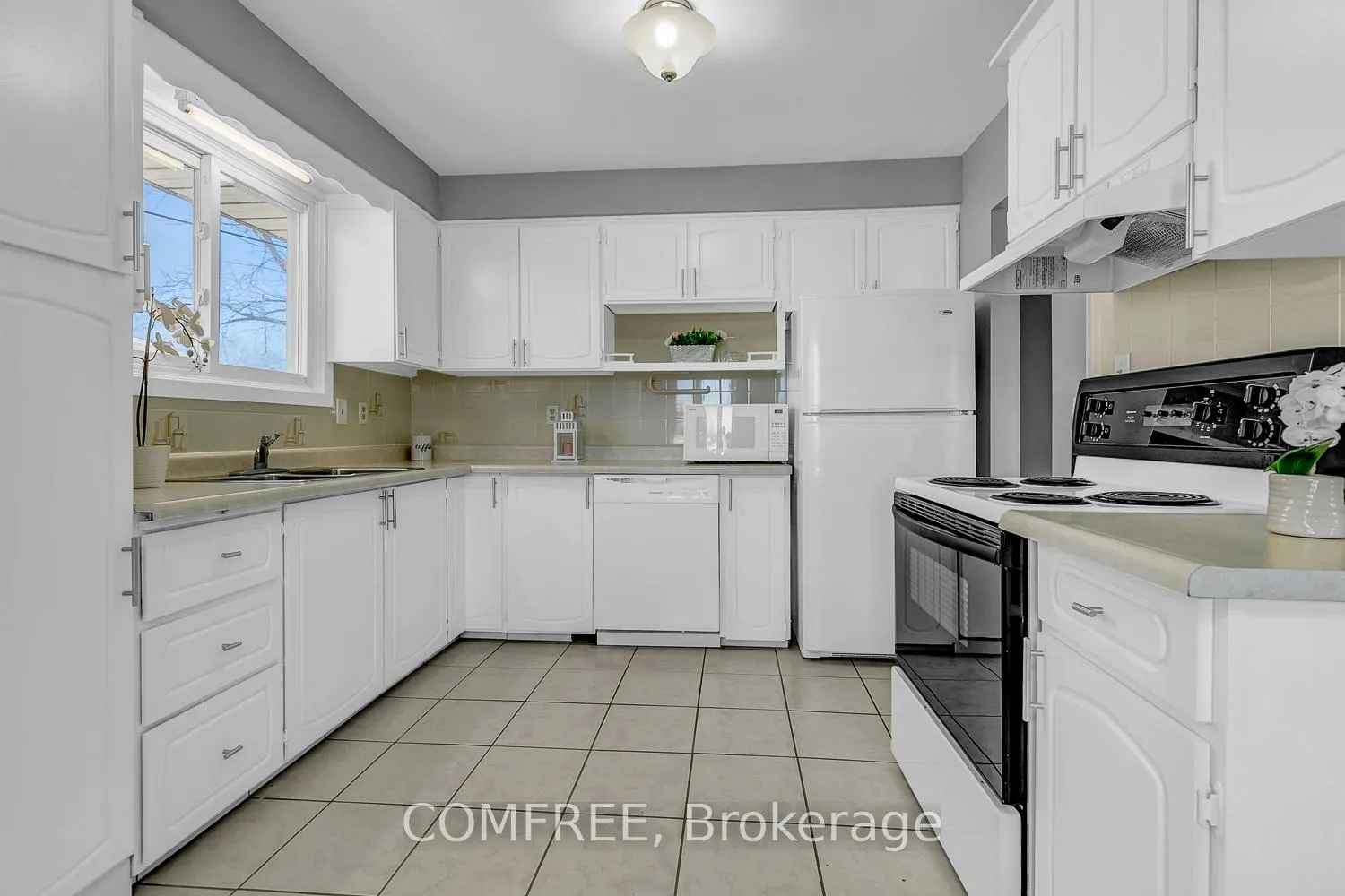 Photo 12 of 292 Lesperance Road, Tecumseh — HOMEH