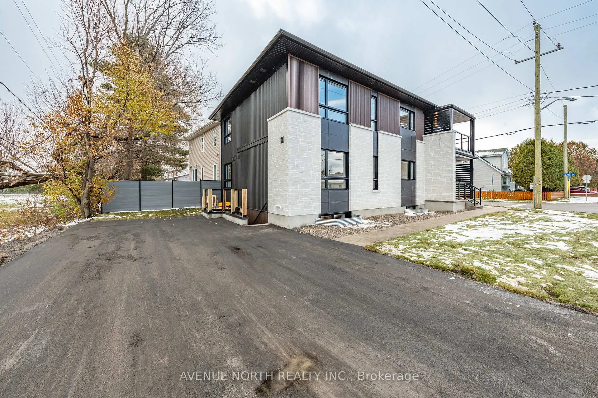 Photo 28 of Unit A, 1975 Banff Avenue, Ottawa, Ellwood — HOMEH