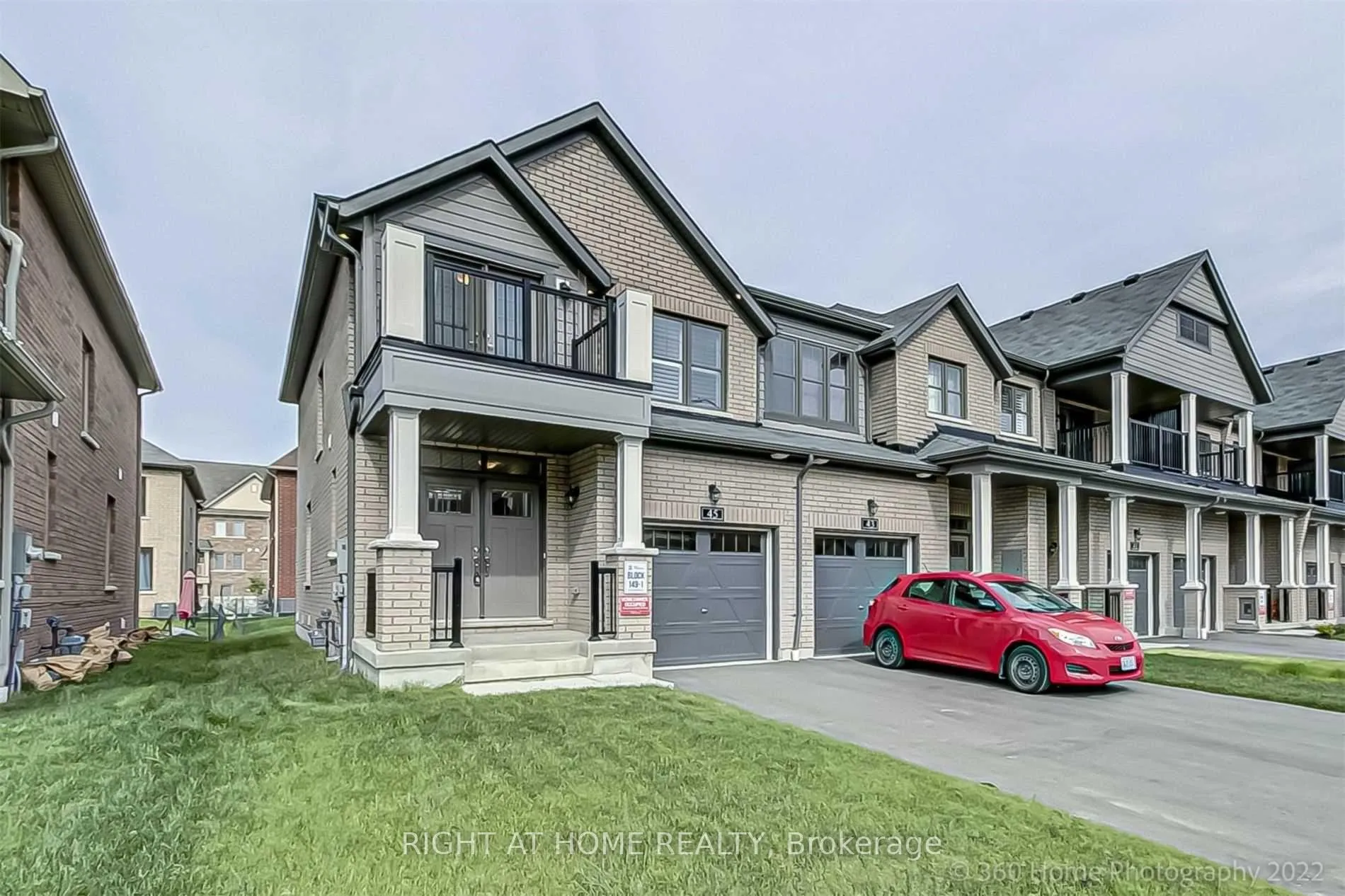 Photo 2 of 45 Sutcliffe Drive, Whitby, Rolling Acres — HOMEH