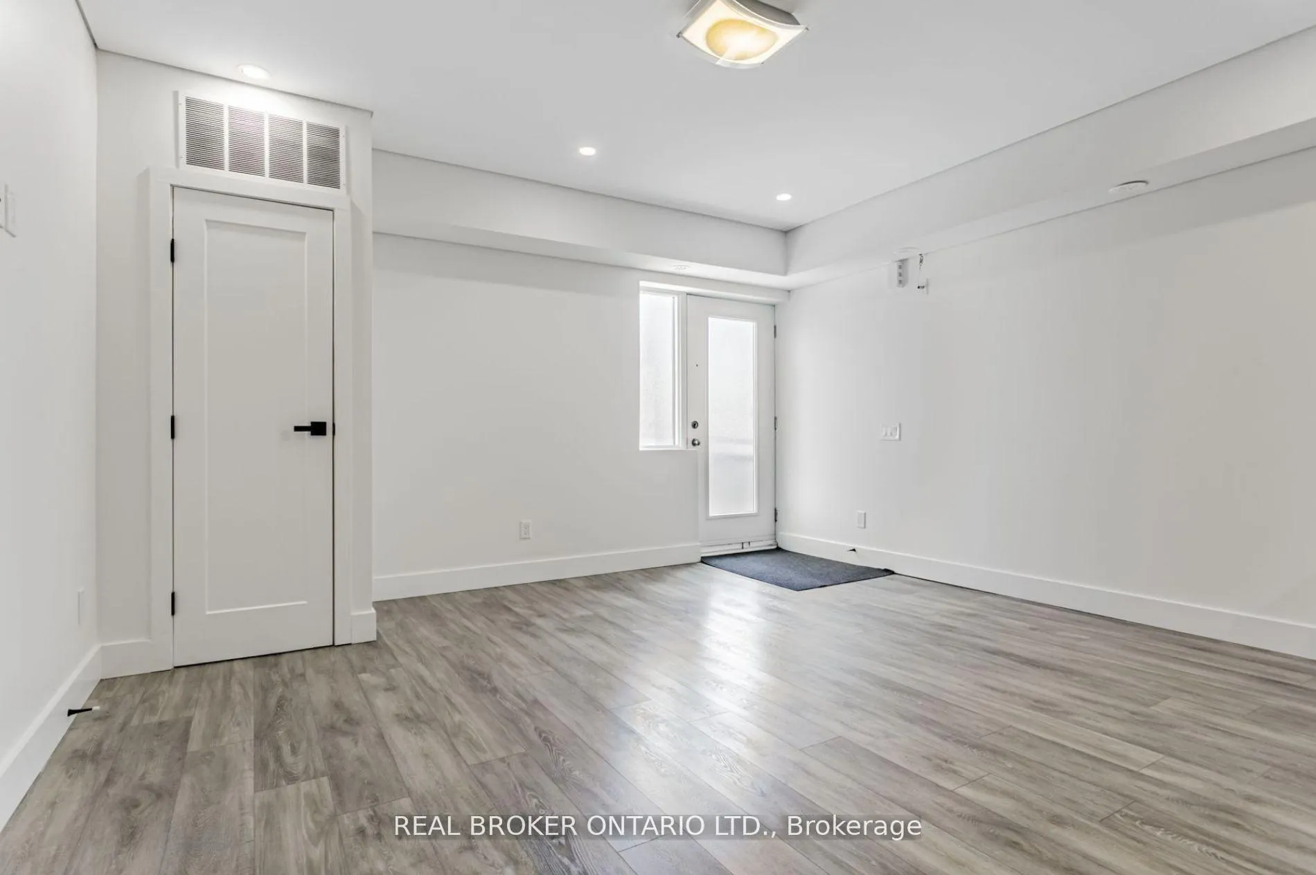 Photo 2 of Unit B, 1088 Avenue Road, Toronto, Lawrence Park South — HOMEH