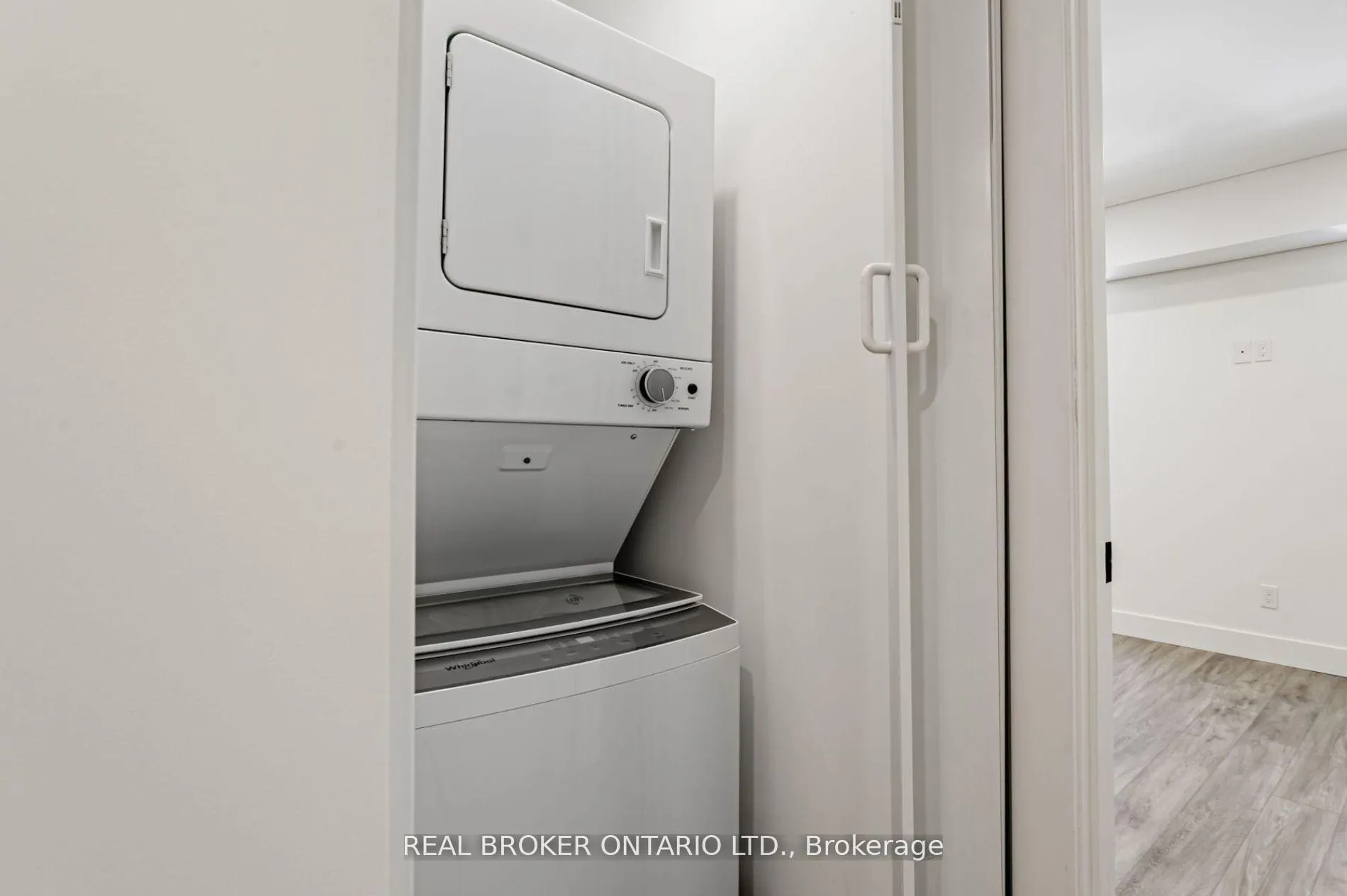 Photo 7 of Unit B, 1088 Avenue Road, Toronto, Lawrence Park South — HOMEH