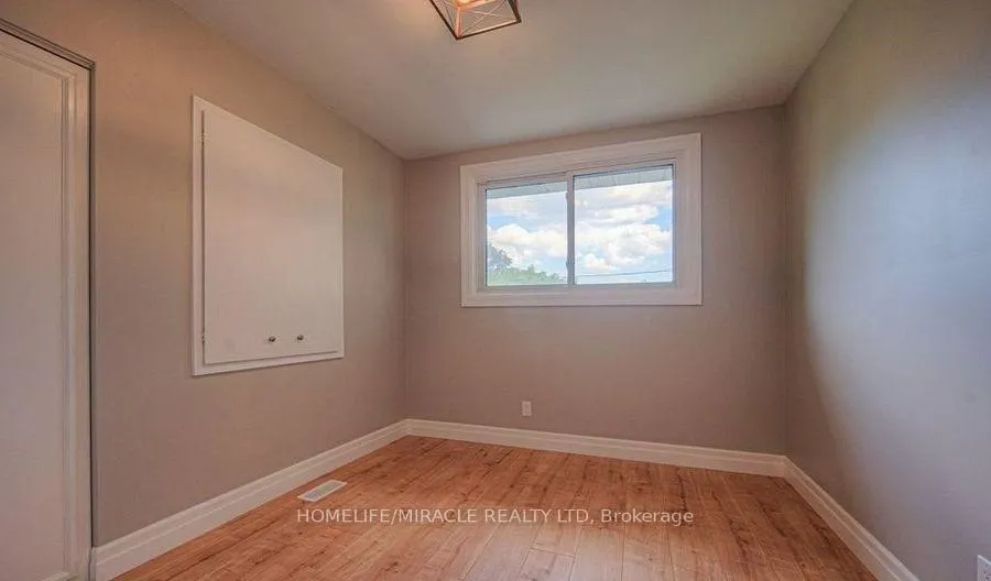 Photo 9 of 56 Cloverdale Crescent, Kitchener, Forest Hill — HOMEH