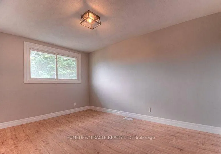 Photo 10 of 56 Cloverdale Crescent, Kitchener, Forest Hill — HOMEH