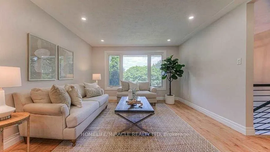 Photo 12 of 56 Cloverdale Crescent, Kitchener, Forest Hill — HOMEH
