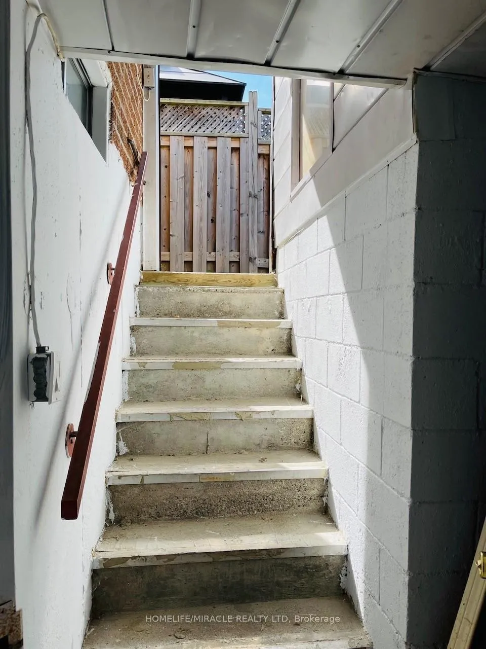 Photo 9 of 1804 Forestview Drive E, Pickering, Highbush — HOMEH