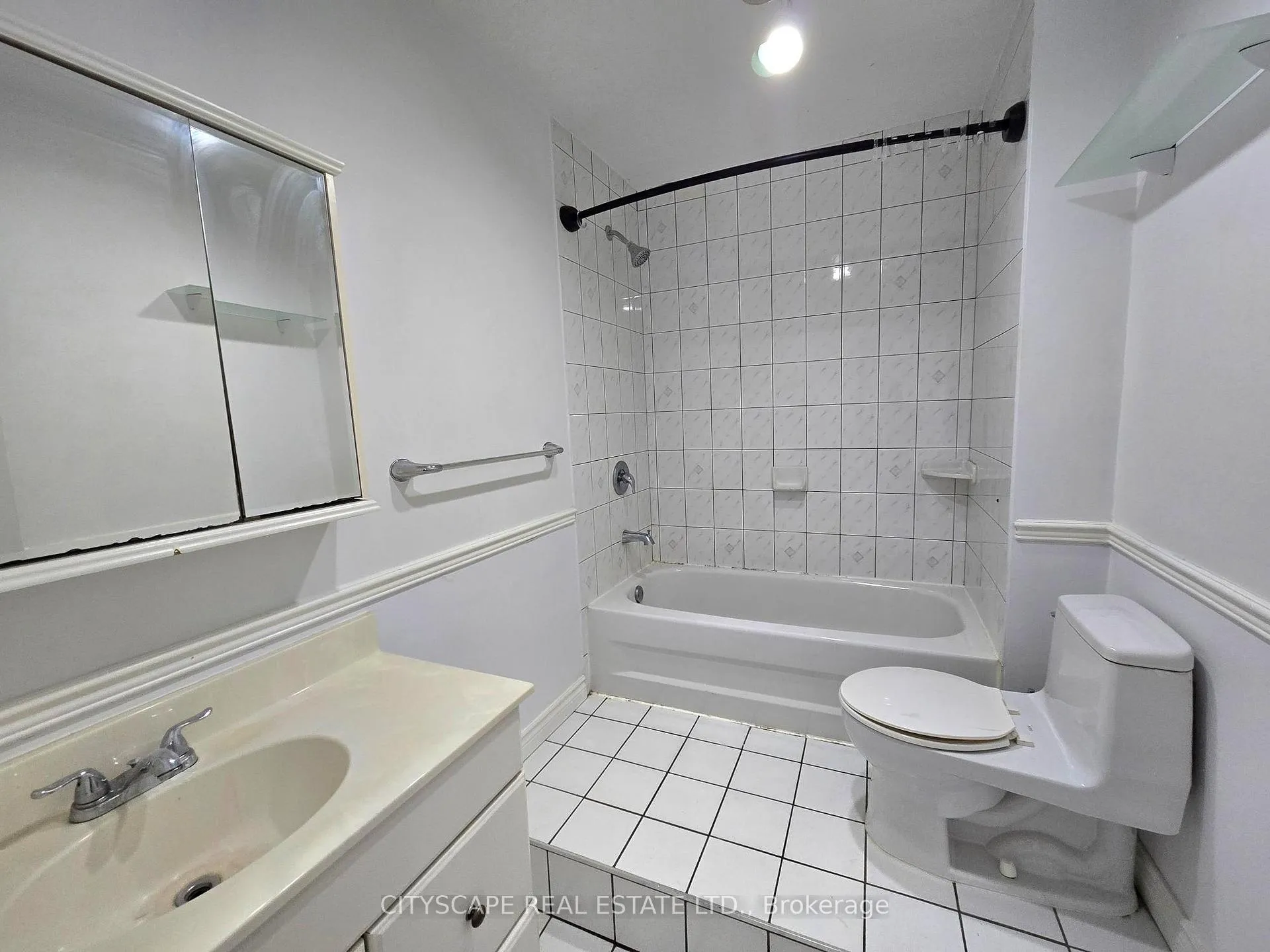 Photo 7 of Unit 2, 45 Fairholt Road S, Hamilton, Gibson — HOMEH