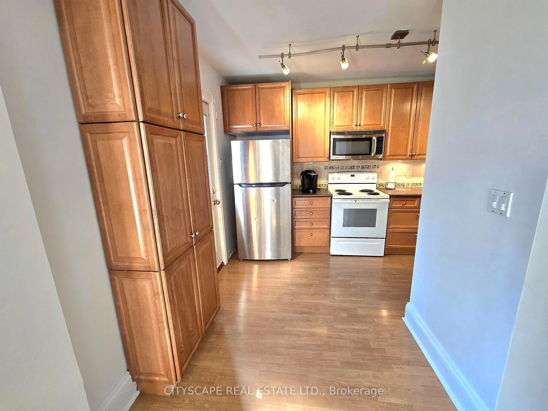 Photo 10 of Unit 2, 45 Fairholt Road S, Hamilton, Gibson — HOMEH
