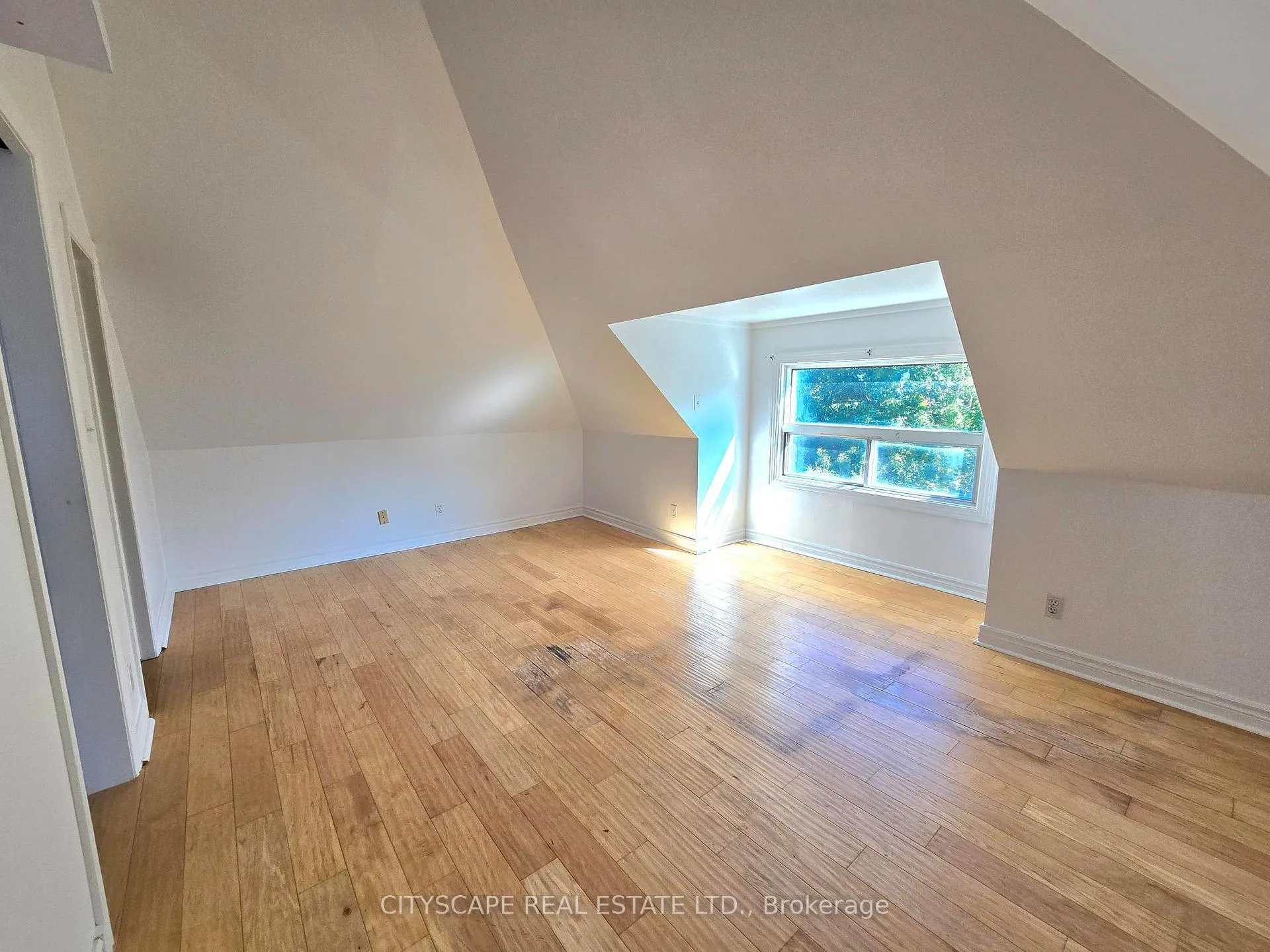 Photo 17 of Unit 2, 45 Fairholt Road S, Hamilton, Gibson — HOMEH