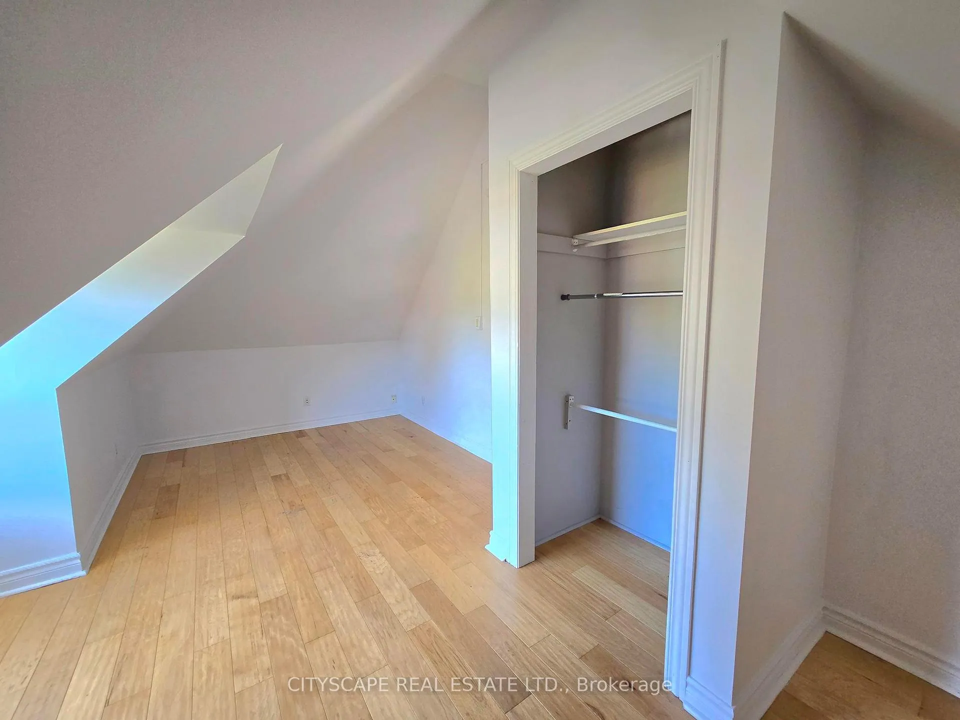 Photo 19 of Unit 2, 45 Fairholt Road S, Hamilton, Gibson — HOMEH