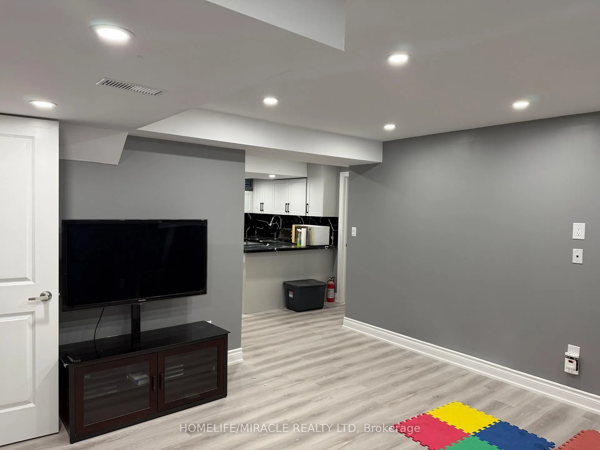 Photo 4 of Unit Lower, 7 Louise Crescent, Whitby, Rural Whitby — HOMEH
