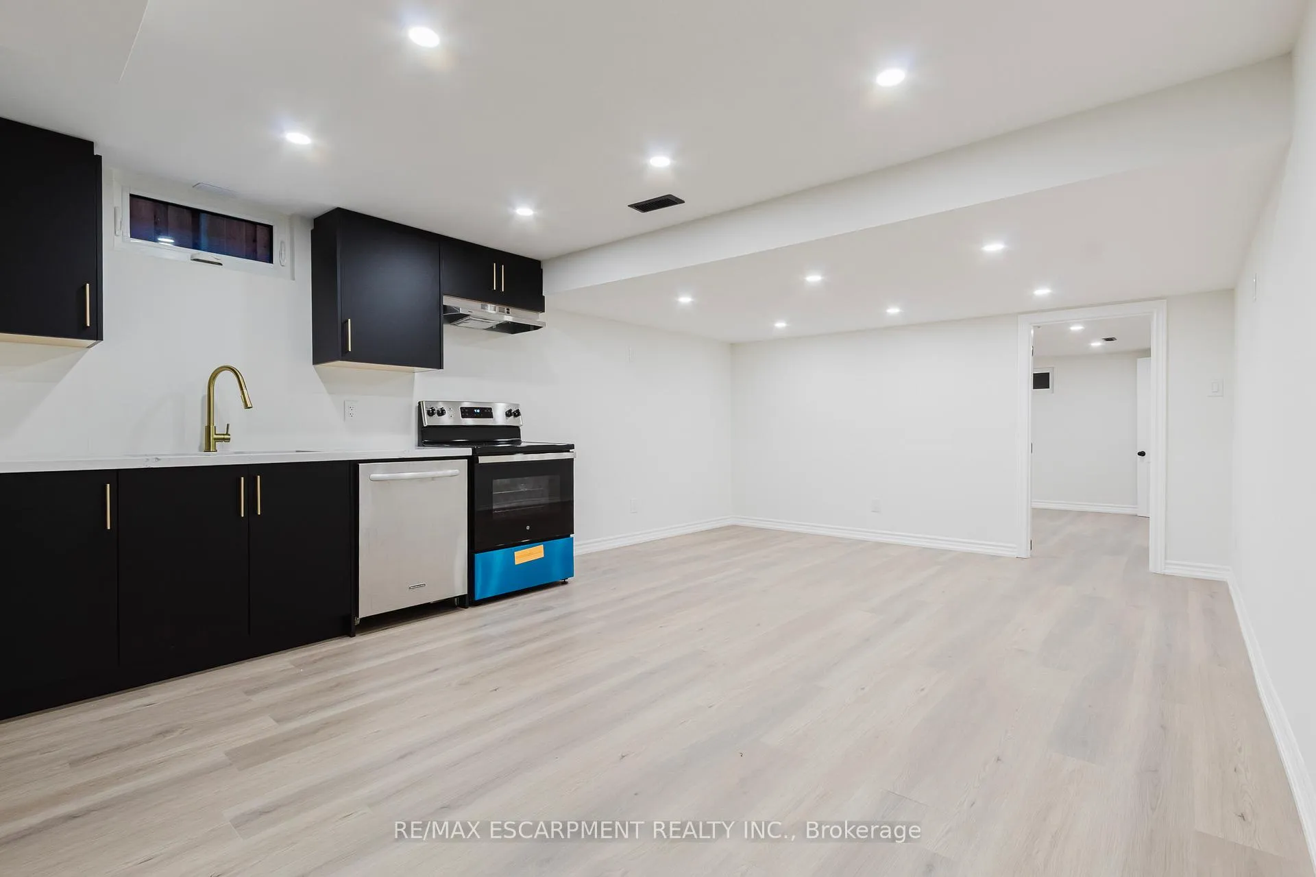 Photo 3 of Unit Lower, 211 Green Road, Hamilton, Stoney Creek — HOMEH