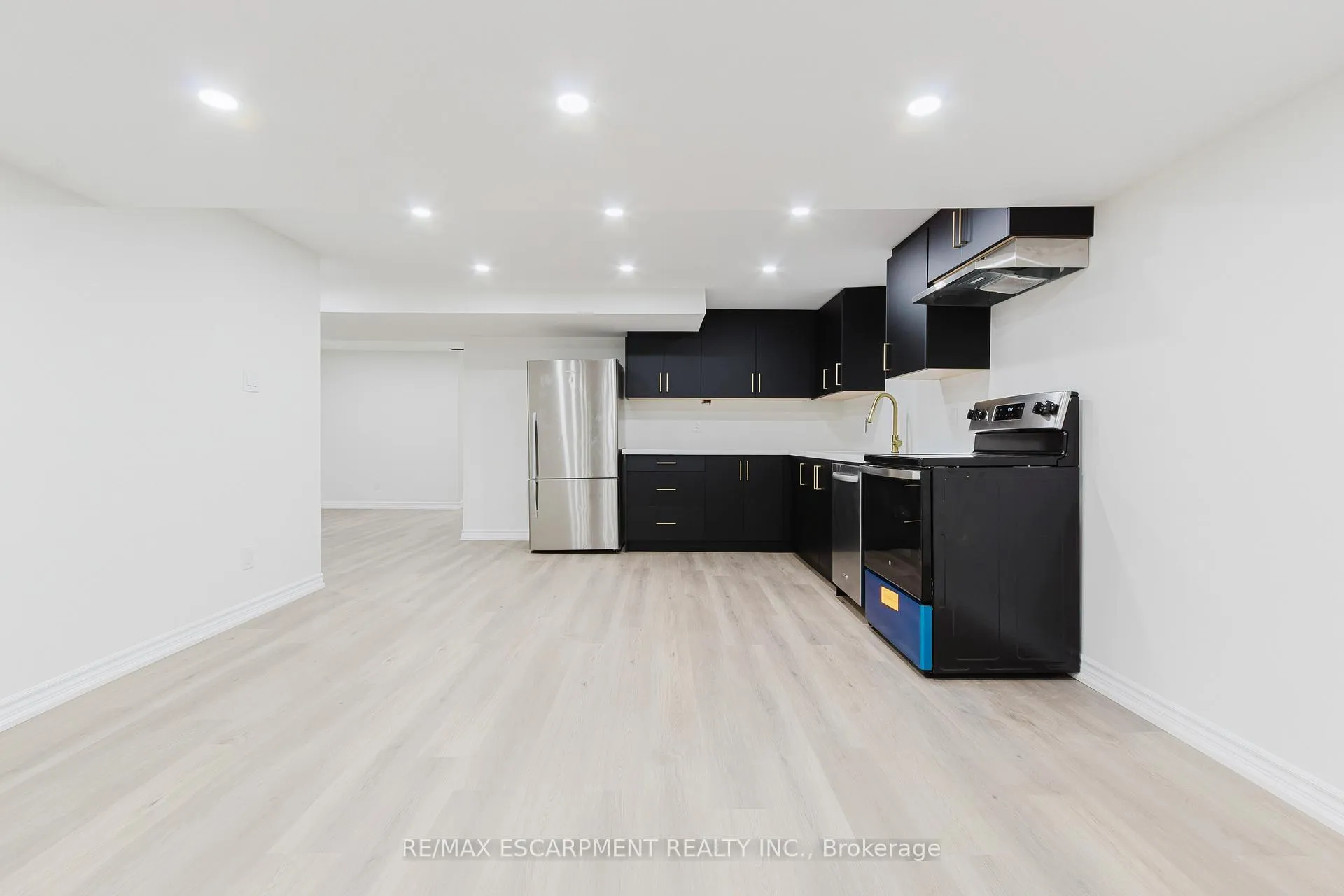 Photo 4 of Unit Lower, 211 Green Road, Hamilton, Stoney Creek — HOMEH