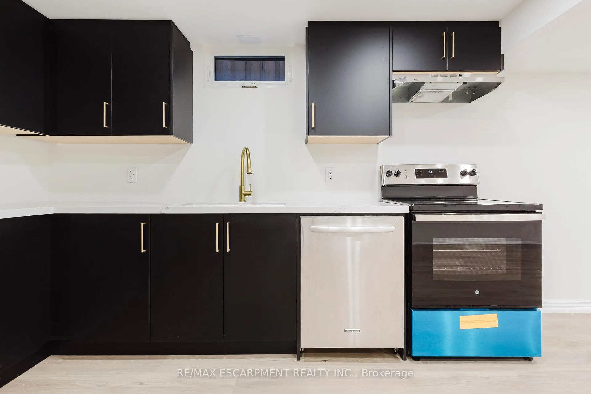 Photo 5 of Unit Lower, 211 Green Road, Hamilton, Stoney Creek — HOMEH