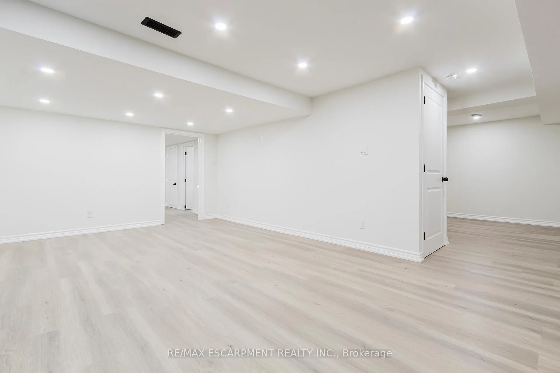 Photo 6 of Unit Lower, 211 Green Road, Hamilton, Stoney Creek — HOMEH