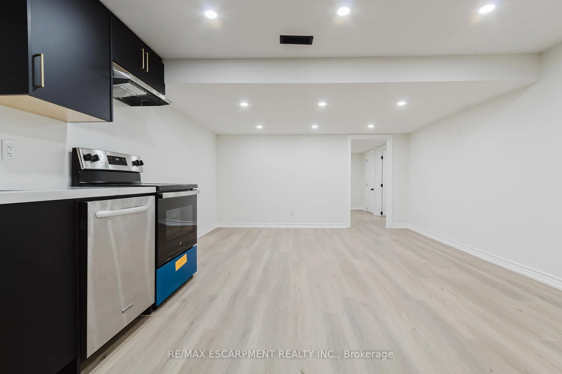 Photo 7 of Unit Lower, 211 Green Road, Hamilton, Stoney Creek — HOMEH