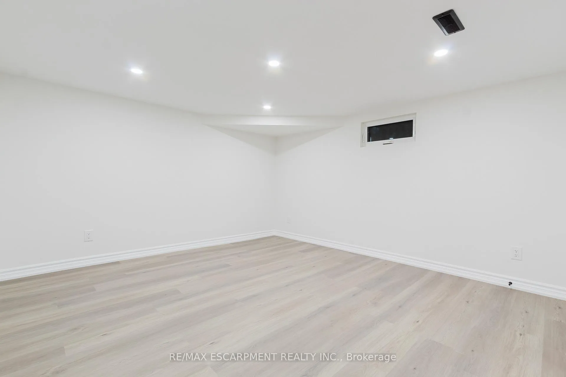 Photo 8 of Unit Lower, 211 Green Road, Hamilton, Stoney Creek — HOMEH