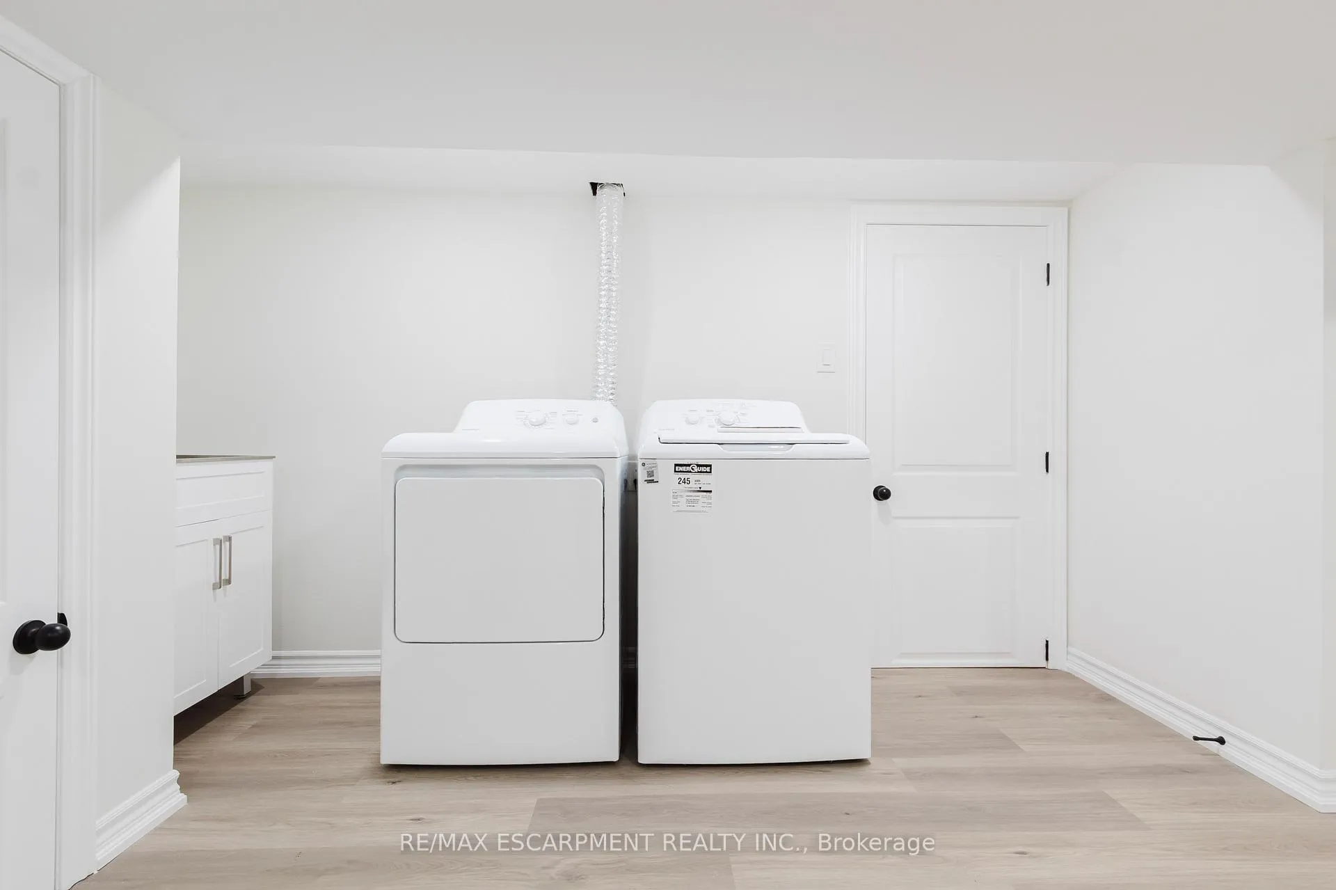 Photo 13 of Unit Lower, 211 Green Road, Hamilton, Stoney Creek — HOMEH