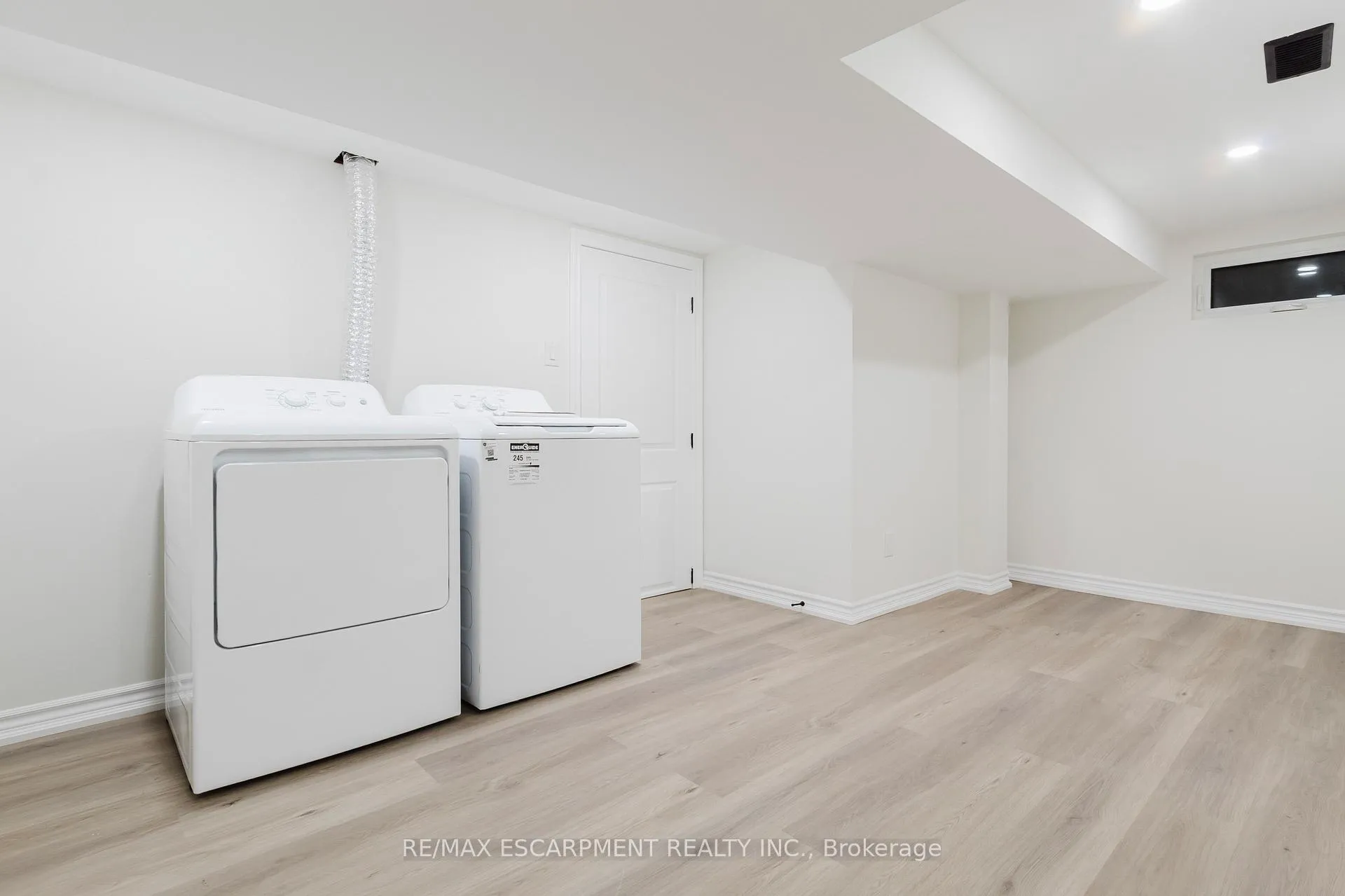 Photo 14 of Unit Lower, 211 Green Road, Hamilton, Stoney Creek — HOMEH
