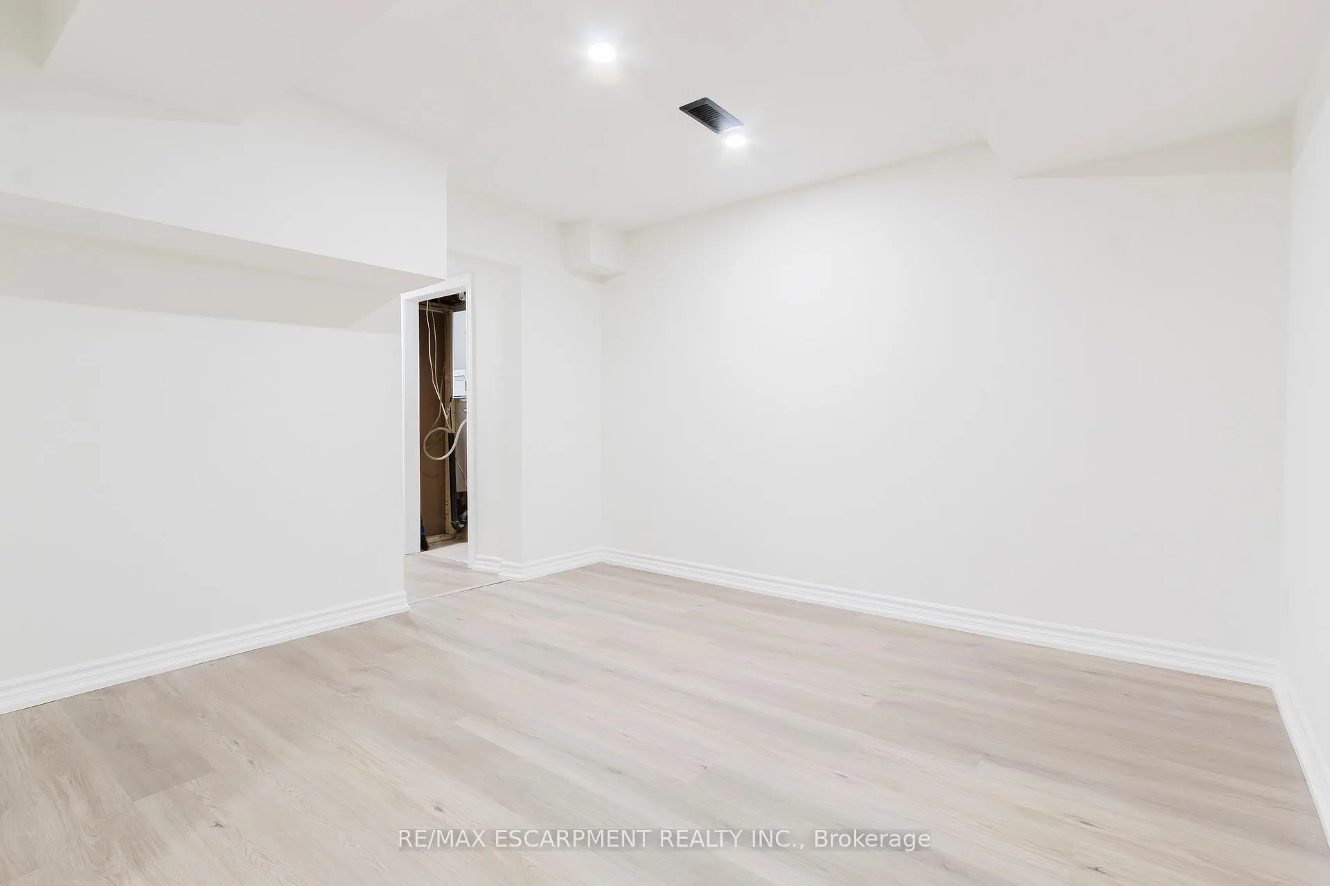 Photo 16 of Unit Lower, 211 Green Road, Hamilton, Stoney Creek — HOMEH