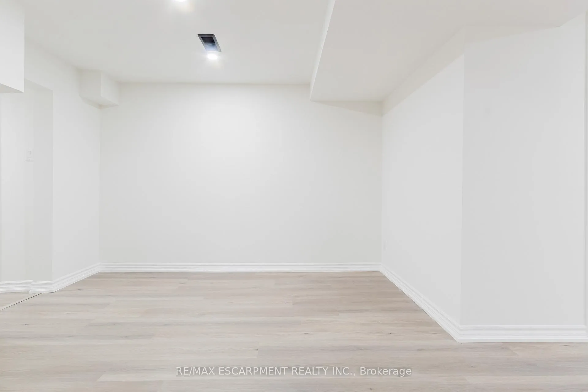 Photo 17 of Unit Lower, 211 Green Road, Hamilton, Stoney Creek — HOMEH