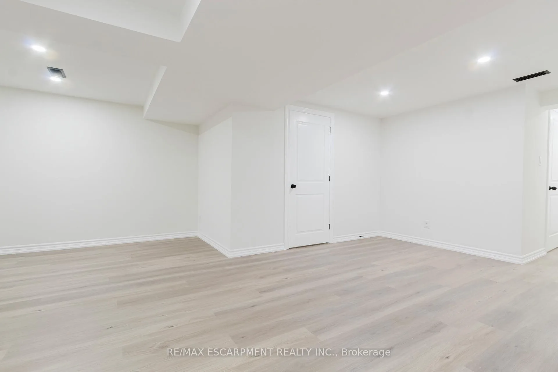 Photo 18 of Unit Lower, 211 Green Road, Hamilton, Stoney Creek — HOMEH