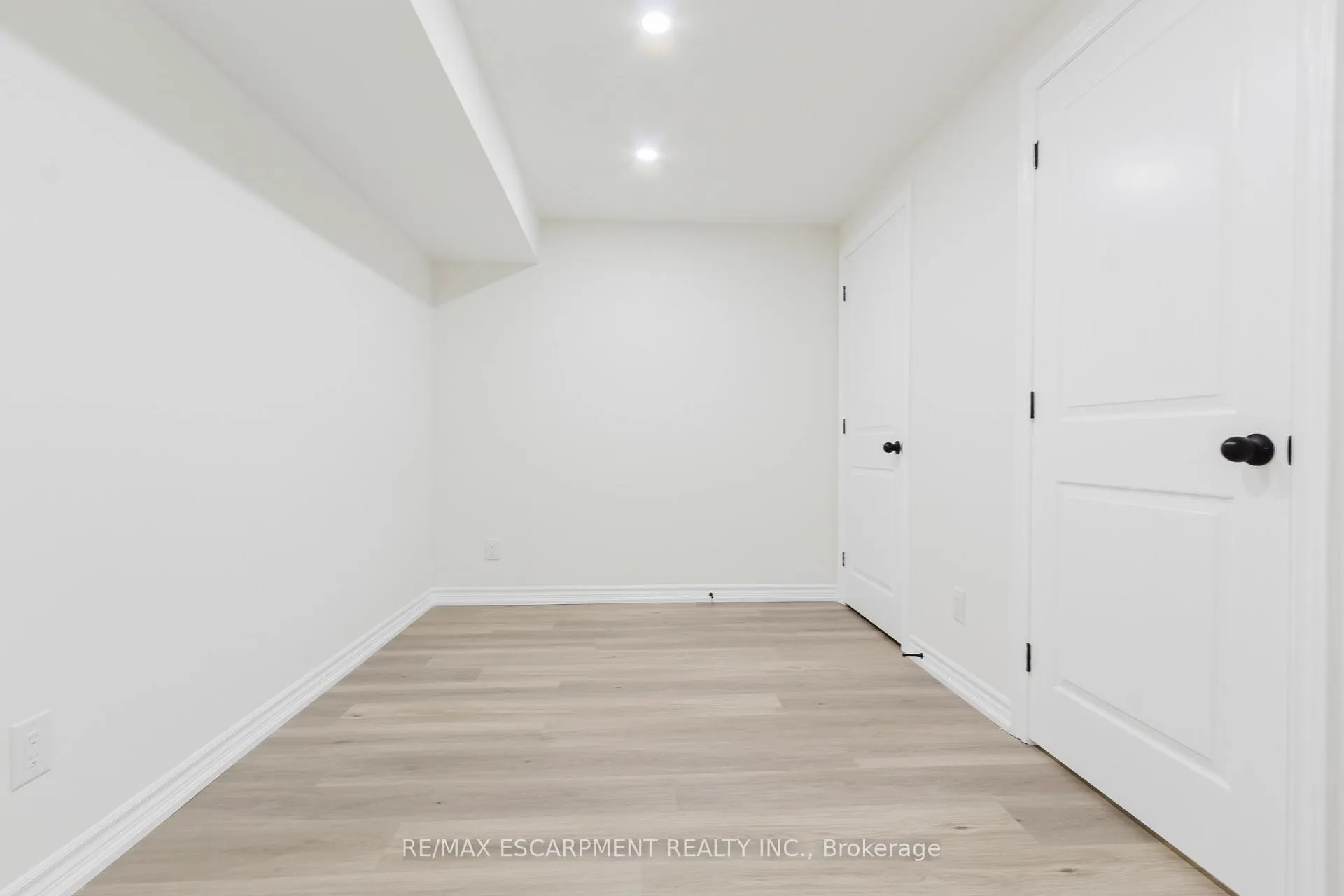 Photo 25 of Unit Lower, 211 Green Road, Hamilton, Stoney Creek — HOMEH