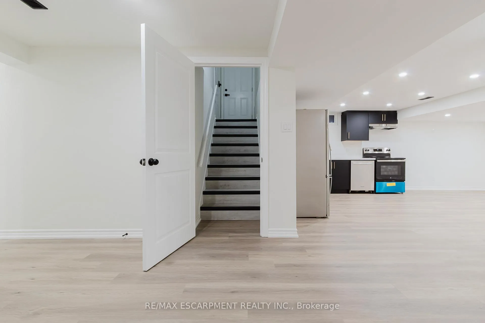 Photo 28 of Unit Lower, 211 Green Road, Hamilton, Stoney Creek — HOMEH