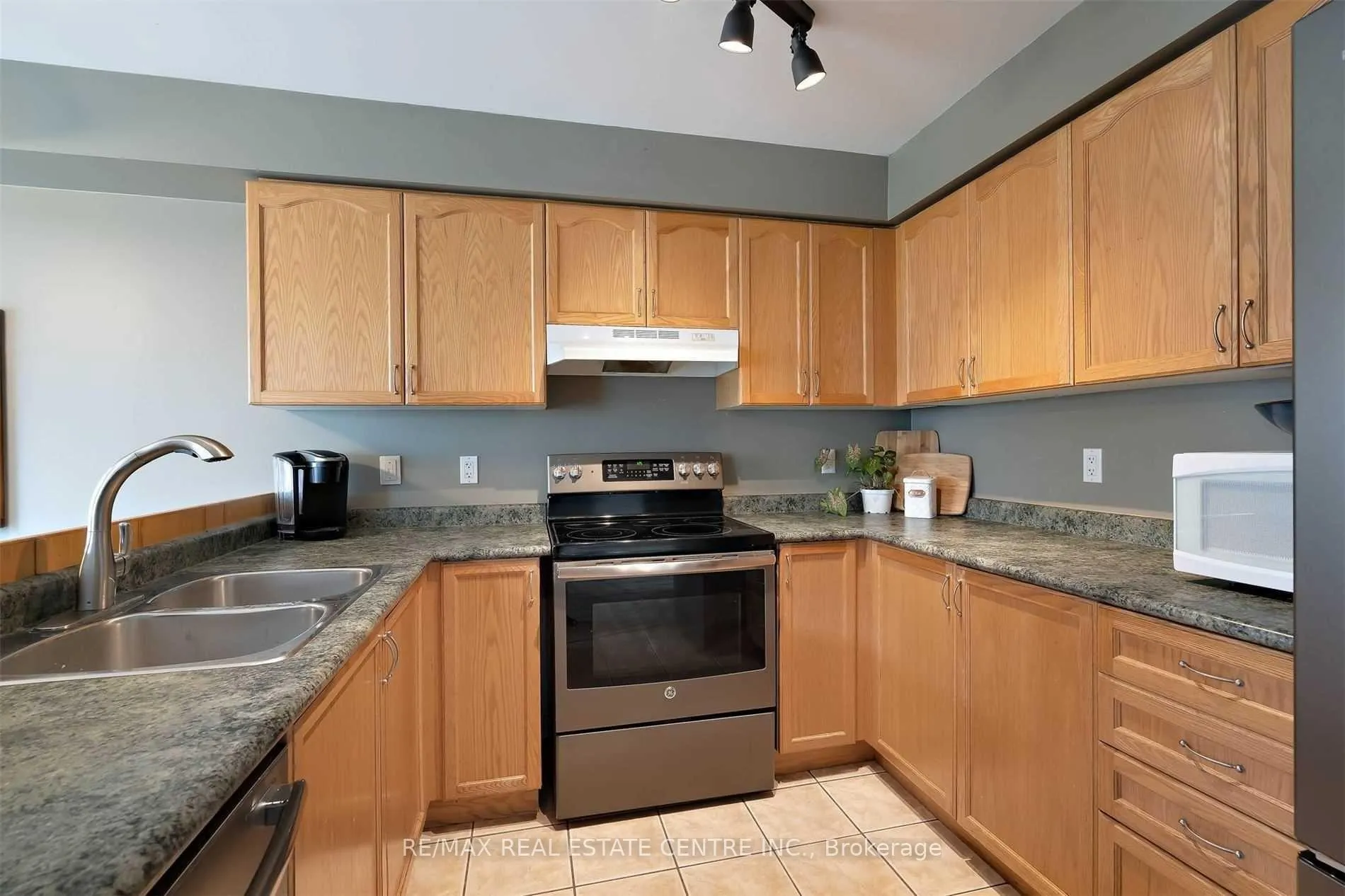 Photo 5 of 122 Marion Street, Shelburne — HOMEH