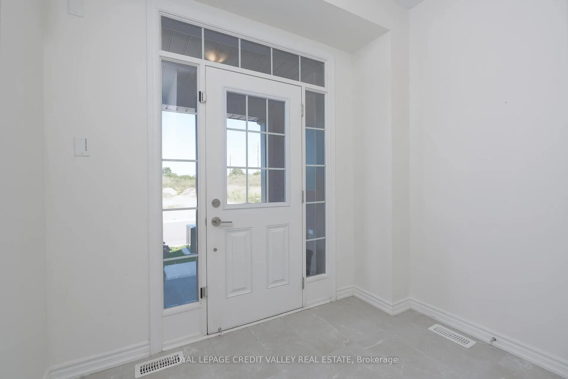 Photo 4 of 63 Laing Drive, Whitby, Rural Whitby — HOMEH