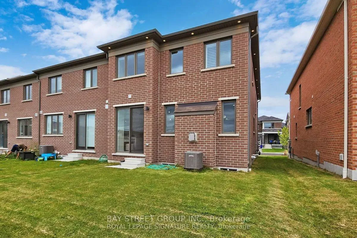 Photo 38 of 49 Broden Crescent, Whitby, Rural Whitby — HOMEH