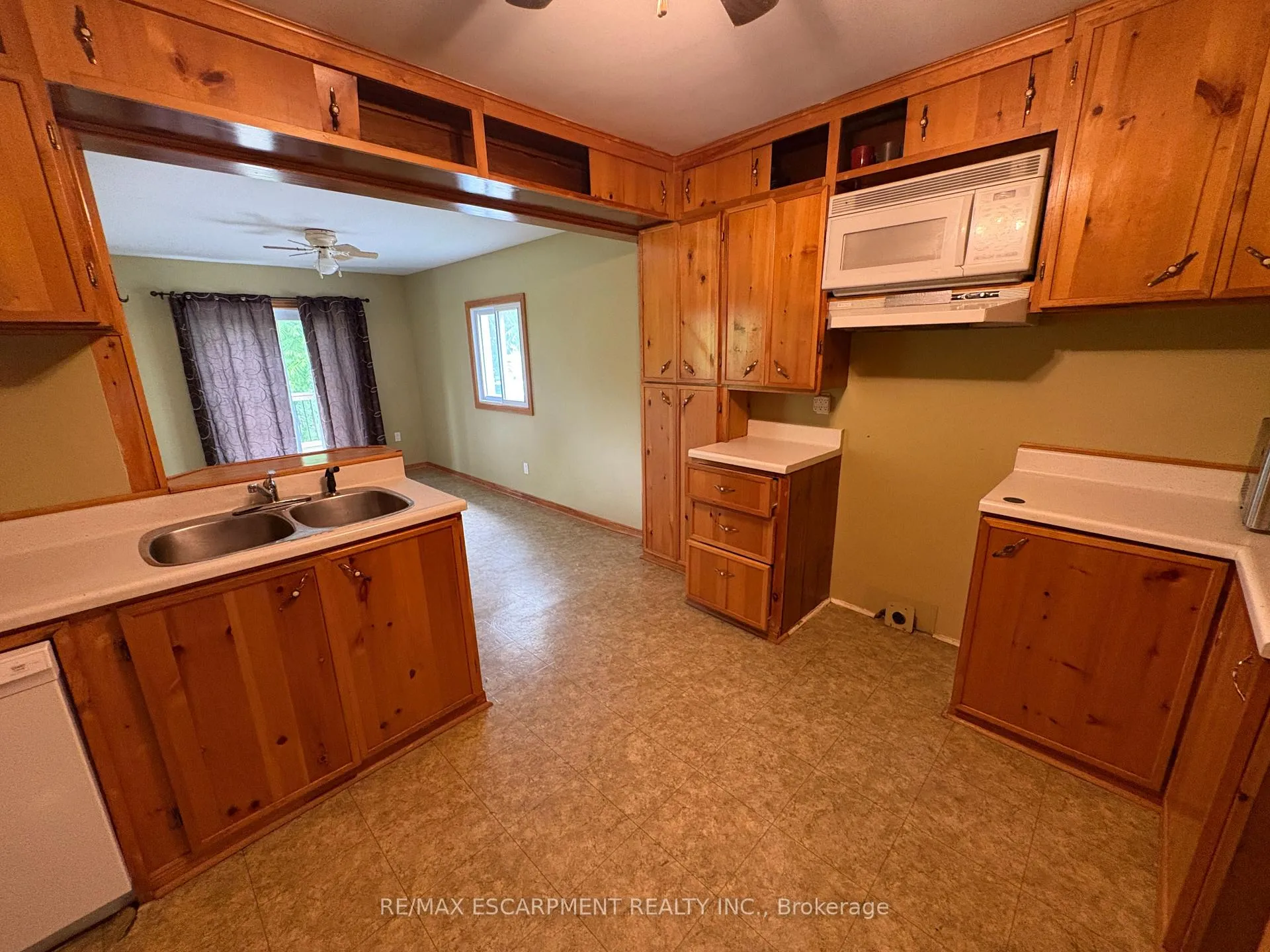 Photo 5 of 1413 Station Street, Pelham, Fonthill — HOMEH
