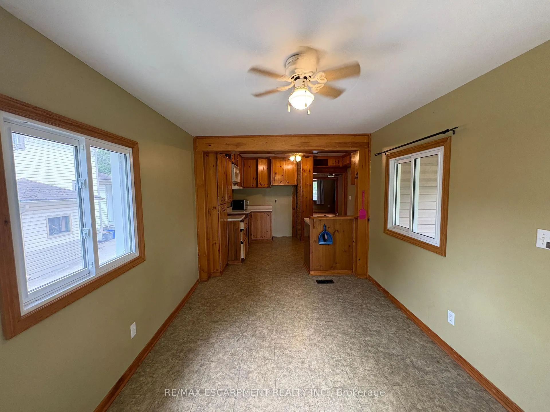 Photo 6 of 1413 Station Street, Pelham, Fonthill — HOMEH
